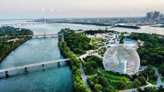 Image of Montreal with bridges over the river